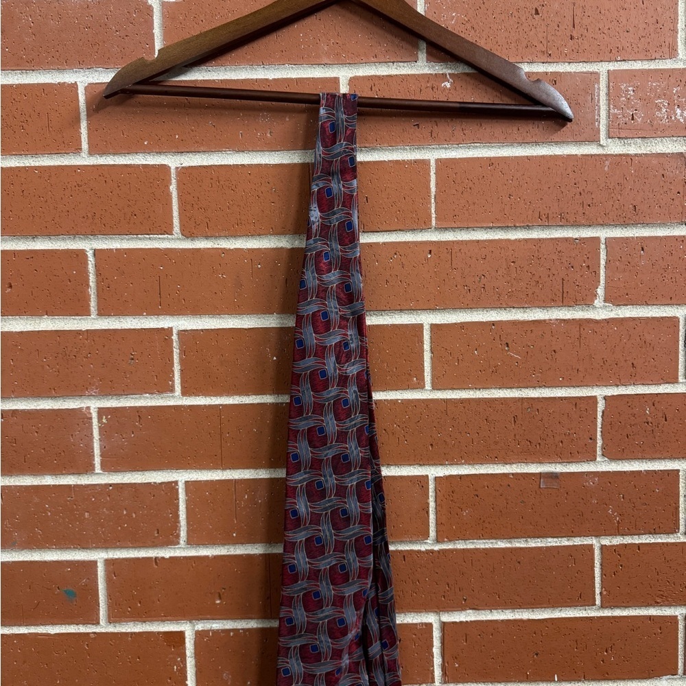 J. Ferrar Vintage Made in Italy Tie Red Geometric Blue Accents Men's Necktie - Picture 3 of 3